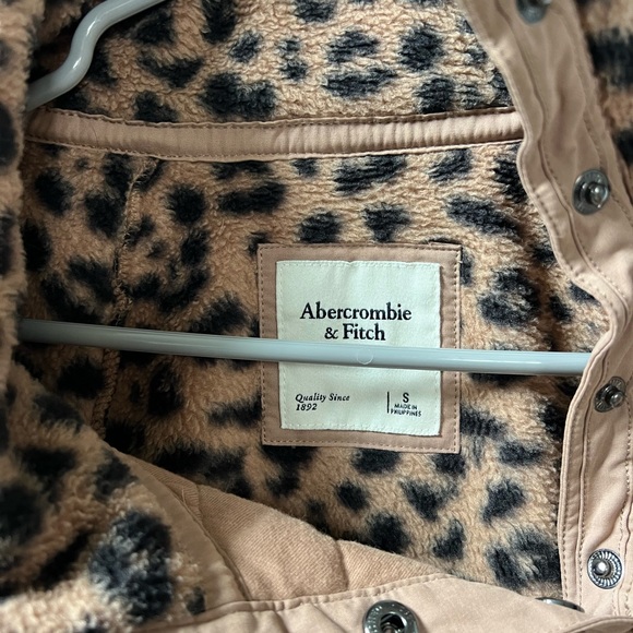 Abercrombie & Fitch Leopard Pullover Fleece Size Small EUC - Picture 6 of 6